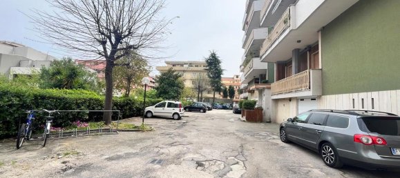2 rooms Apartment in Pescara, Italy No. 143657 2