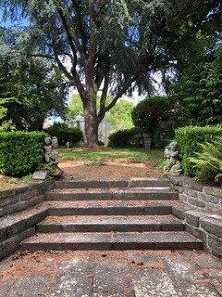 8 bedrooms House in Guerlesquin, France No. 6493