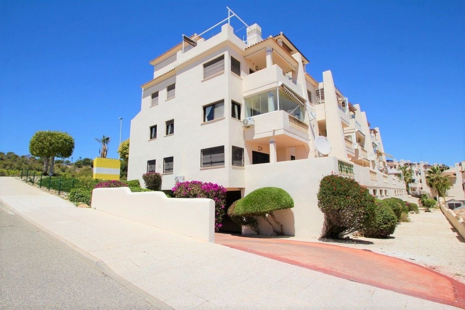 3 bedrooms Apartment in Alicante, Spain No. 151946