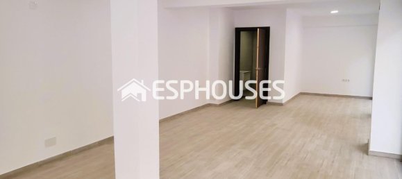 52m² Commercial property in Guardamar del Segura, Spain No. 56322 4