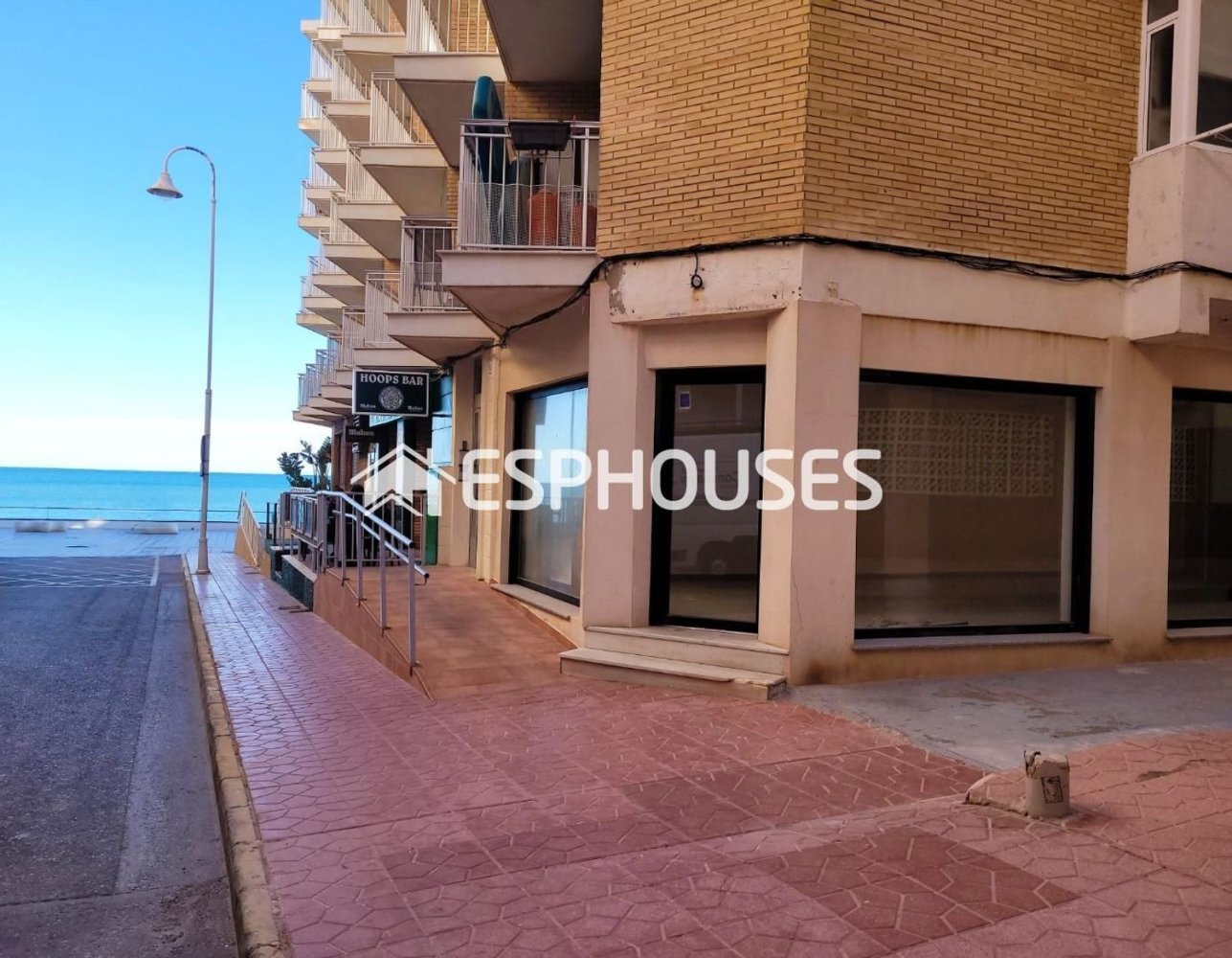 52m² Commercial property in Guardamar del Segura, Spain No. 56322
