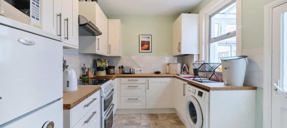 3 bedrooms House in London, United Kingdom No. 7580 5