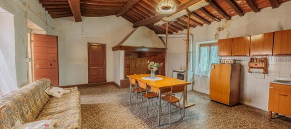 Дом с 6 комнатами в Лучиньяно, Италия № 138315 20