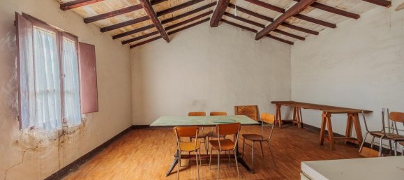 Дом с 6 комнатами в Лучиньяно, Италия № 138315 24