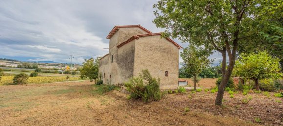 Дом с 6 комнатами в Лучиньяно, Италия № 138315 10