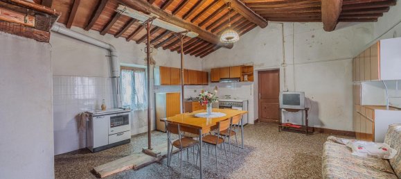 Дом с 6 комнатами в Лучиньяно, Италия № 138315 22