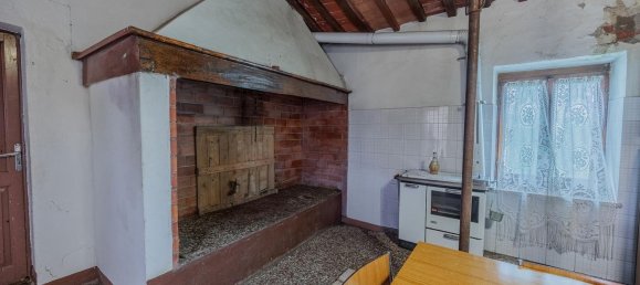 Дом с 6 комнатами в Лучиньяно, Италия № 138315 21