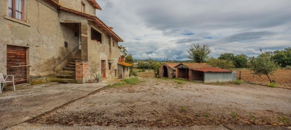 Дом с 6 комнатами в Лучиньяно, Италия № 138315 14