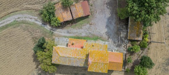 Дом с 6 комнатами в Лучиньяно, Италия № 138315 19