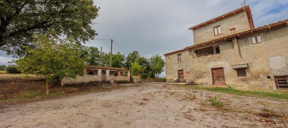 Дом с 6 комнатами в Лучиньяно, Италия № 138315 12