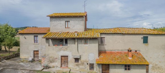 Дом с 6 комнатами в Лучиньяно, Италия № 138315 2