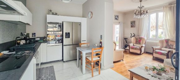 Casa de 4 dormitorios en Saint-Pourcain-sur-Sioule, France No. 62237 3