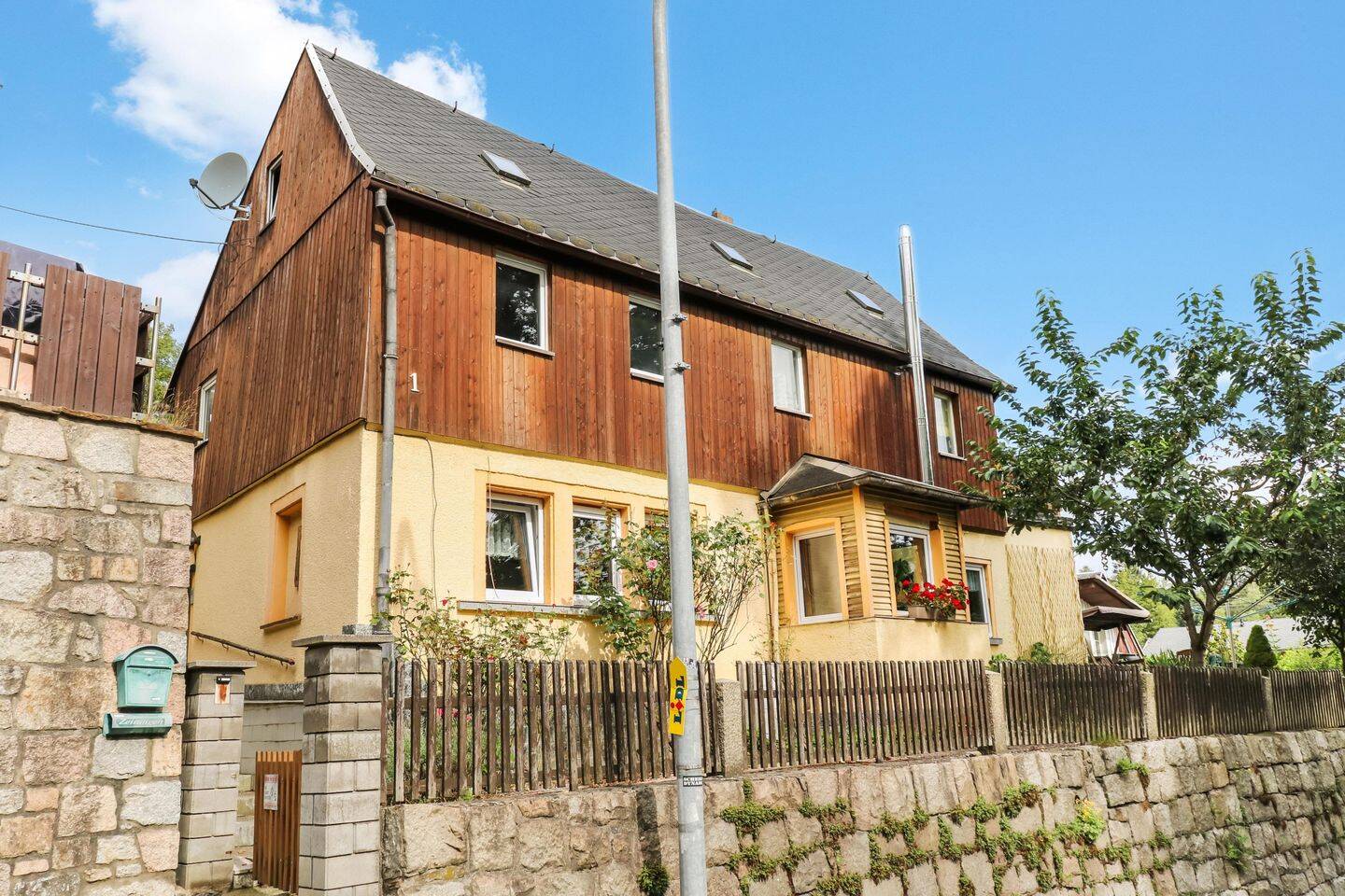 3 bedrooms House in Erzgebirgskreis, Germany No. 39917