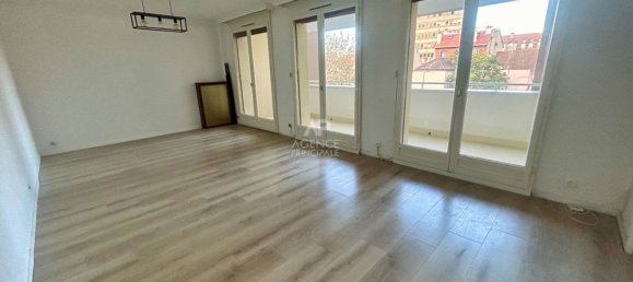 2 bedrooms Apartment in Poissy, France No. 133604 2