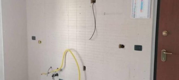 Квартира с 2 комнатами в Турин, Италия № 144632 3