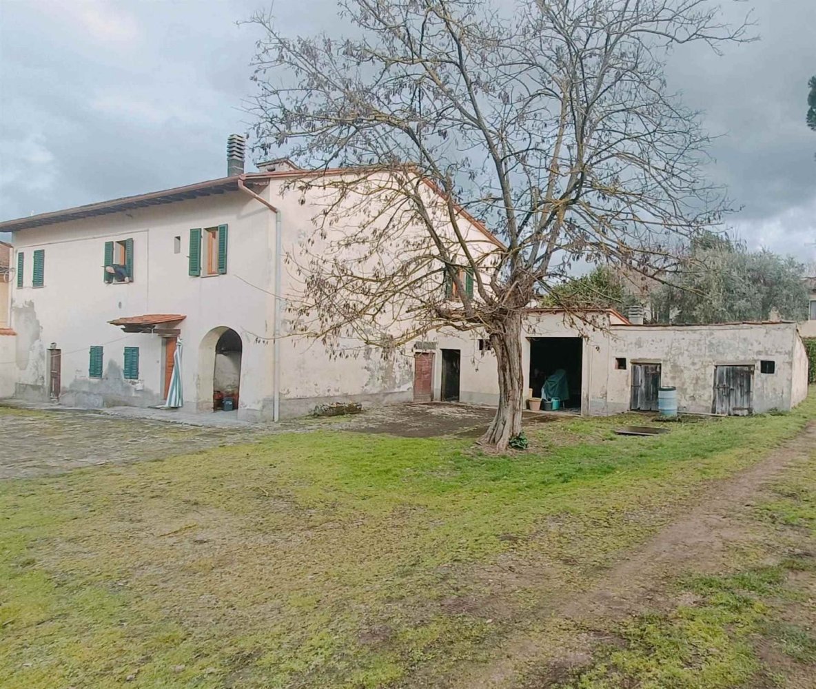 15 rooms House in Borgo San Lorenzo, Italy No. 222440