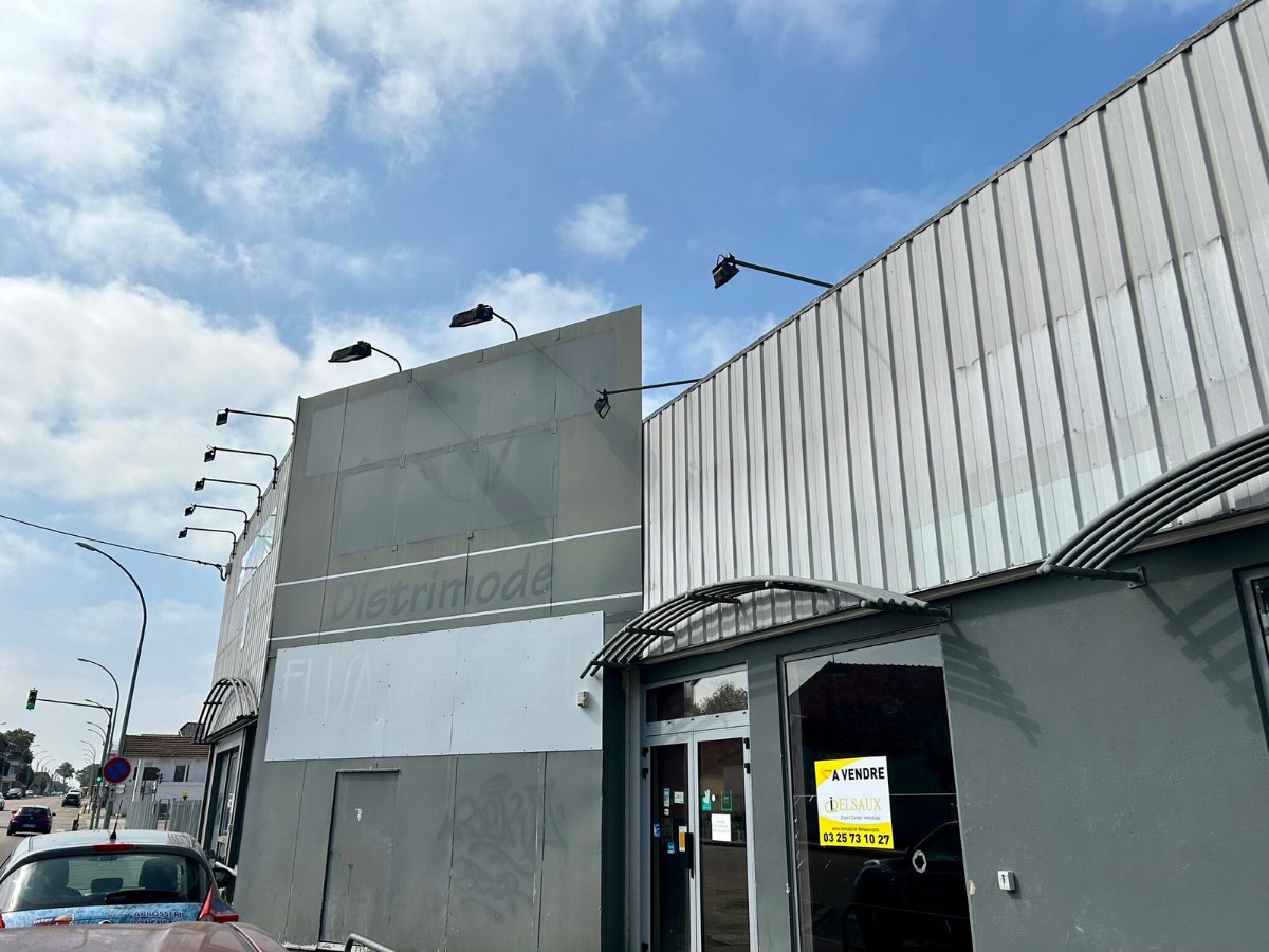 Propriété commerciale à Saint-Julien-les-Villas, France 109m² No. 89306