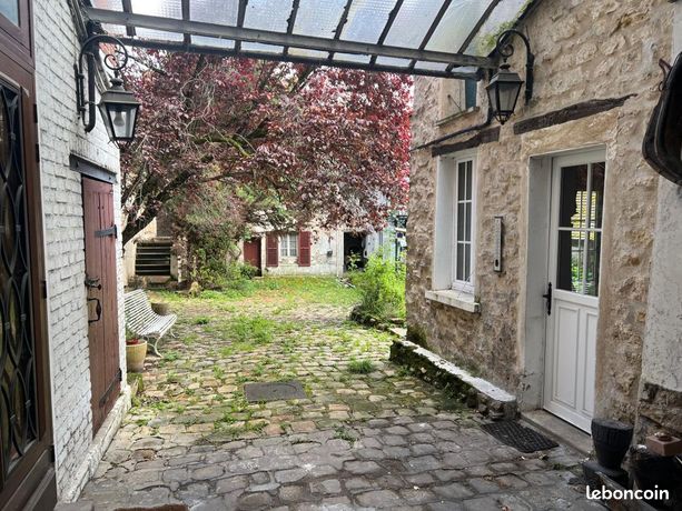 Casa de 3 dormitorios en Montmagny, France No. 301218