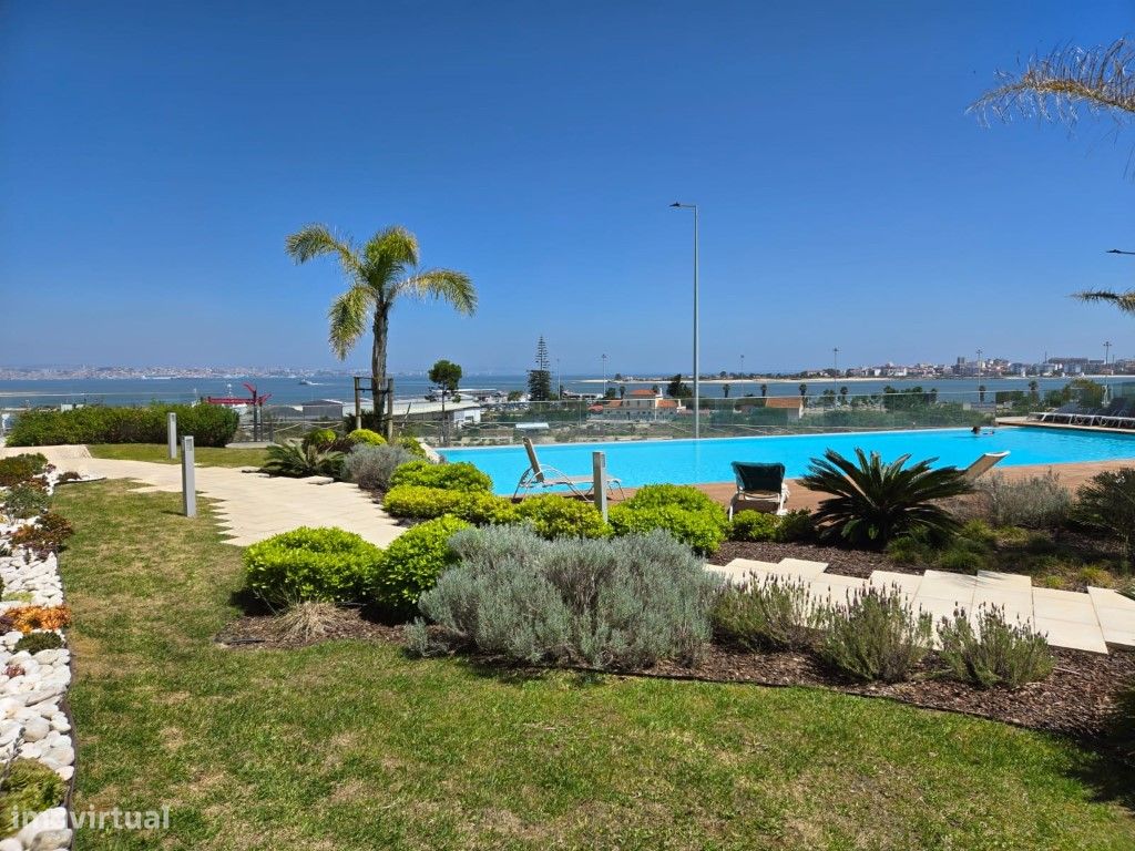 4 bedrooms Duplex in Seixal, Portugal No. 302913