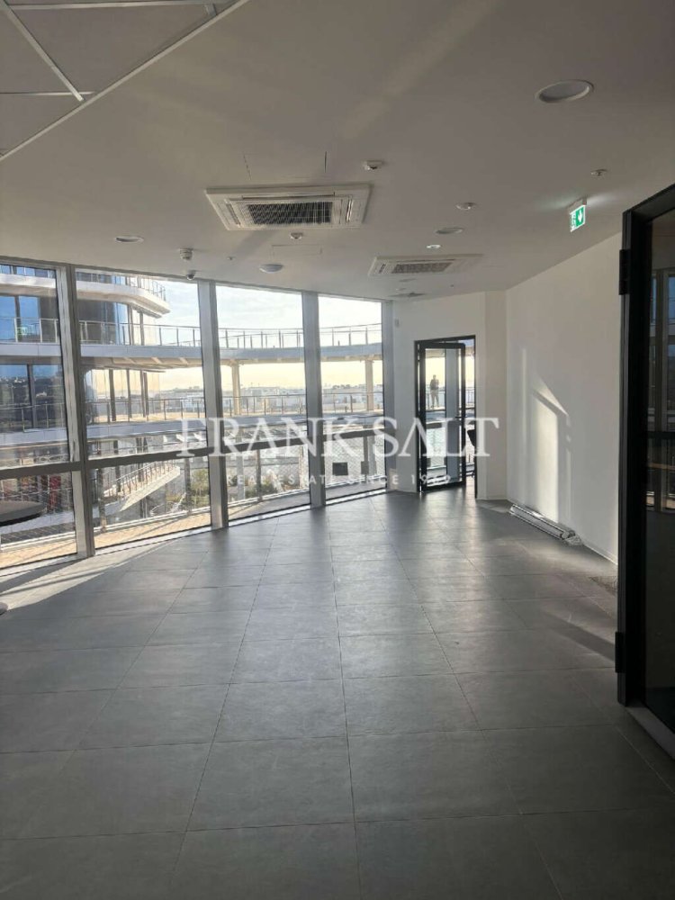 980m² Office in Balzan, Malta No. 11964