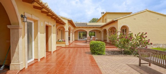 4 bedrooms Villa in Alicante, Spain No. 138699 4