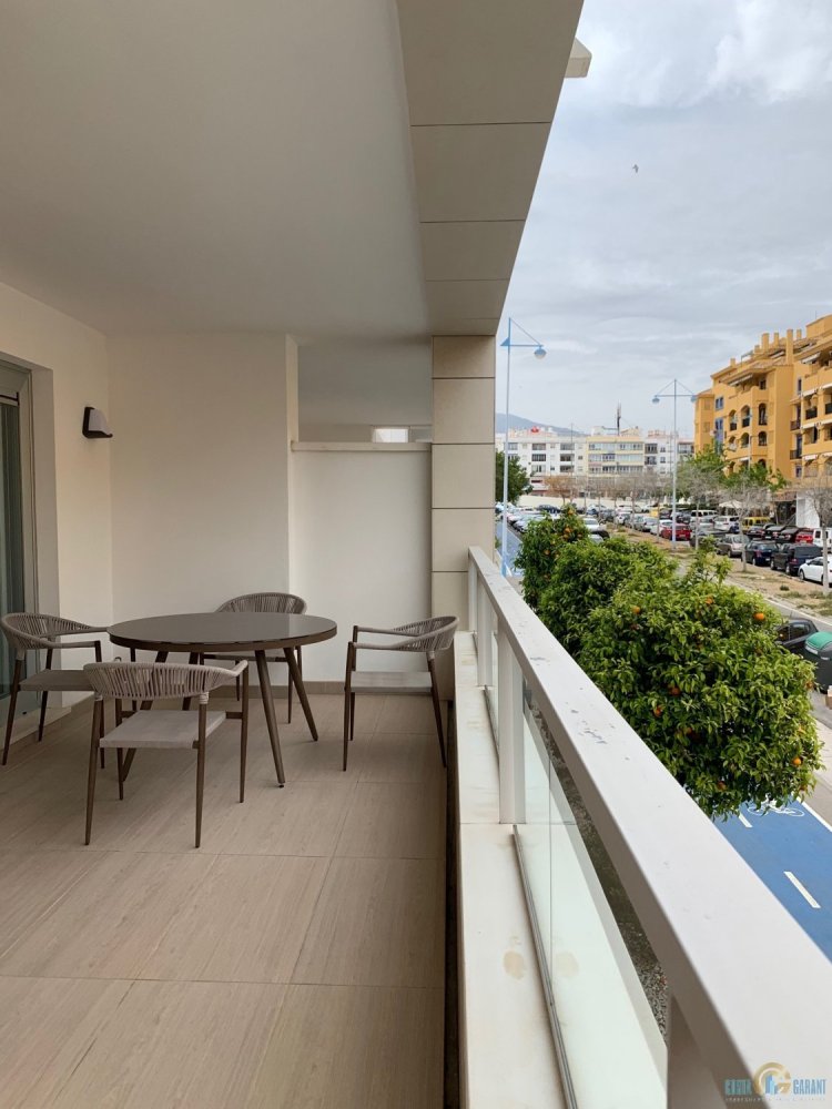 Apartamento de 2 dormitorios en Marbella, Spain No. 10022