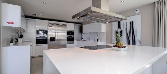 5 bedrooms Villa in Marbella, Spain No. 84152 12