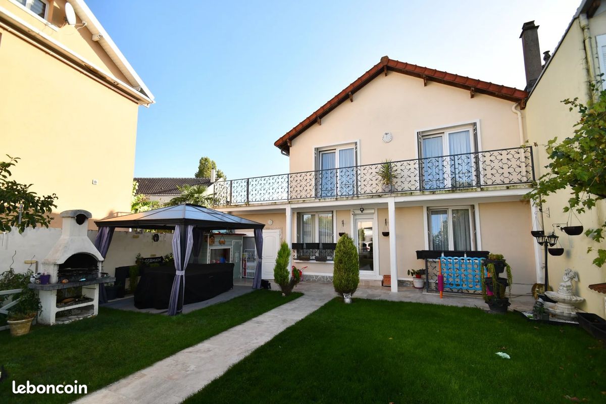 3 غرف نوم منزل في Sevran, France رقم 187247