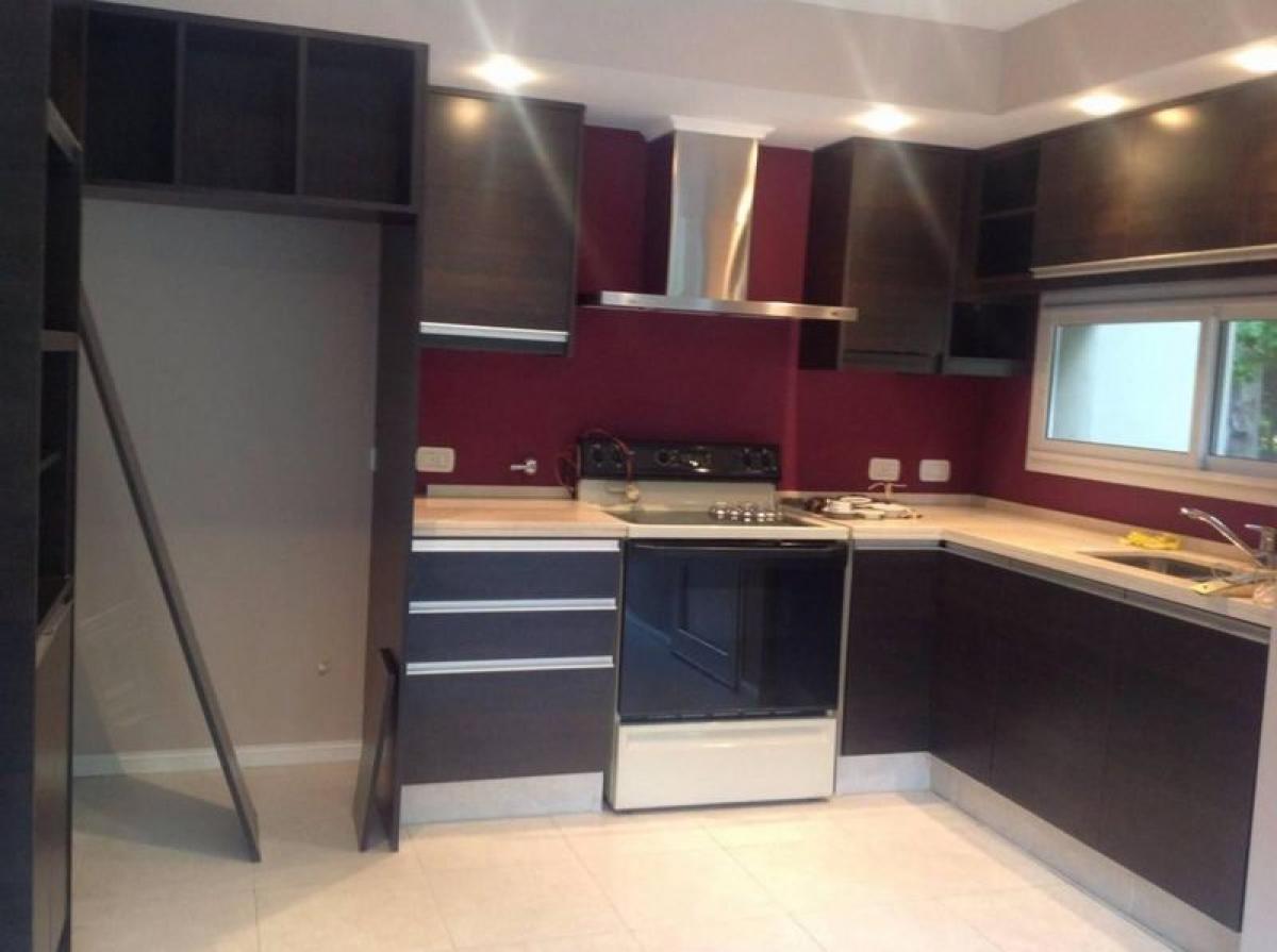 Casa de 3 dormitorios en Buenos Aires, Argentina No. 70823