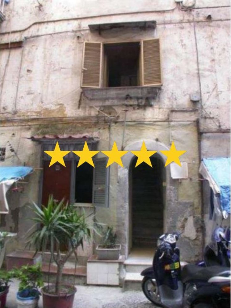 3 rooms Apartment in Naples, Italy No. 11001