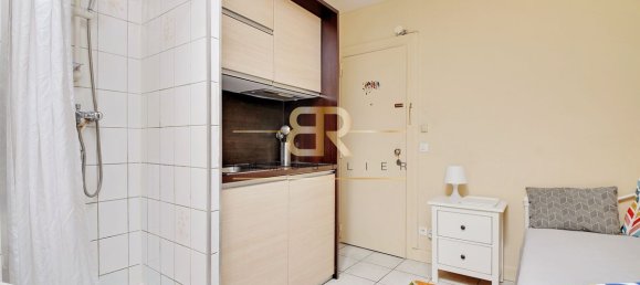 Studio in Paris, France No. 125561 5