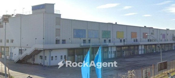 Gewerbliche Immobilie in Tito, Italy 6000m², Nr. 296450 2
