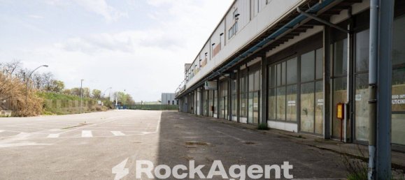 Gewerbliche Immobilie in Tito, Italy 6000m², Nr. 296450 6