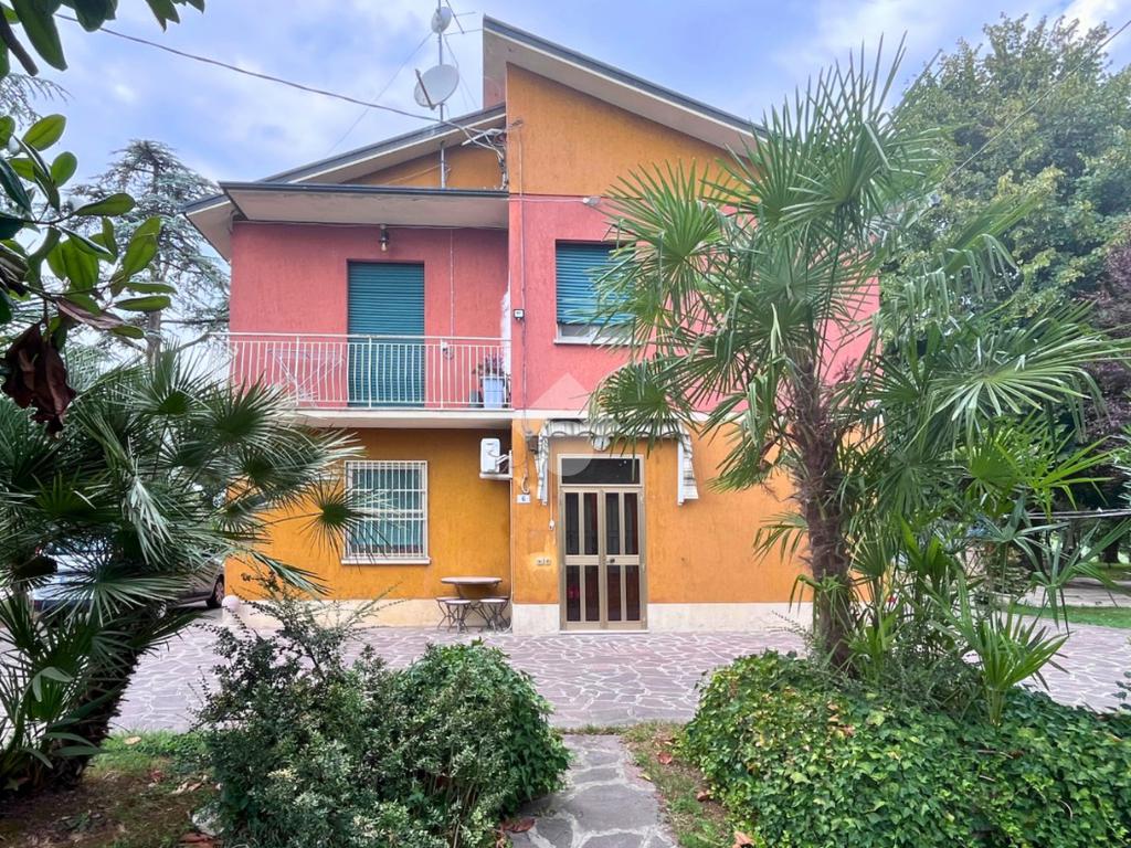 4 bedrooms House in Molinella, Italy No. 310066