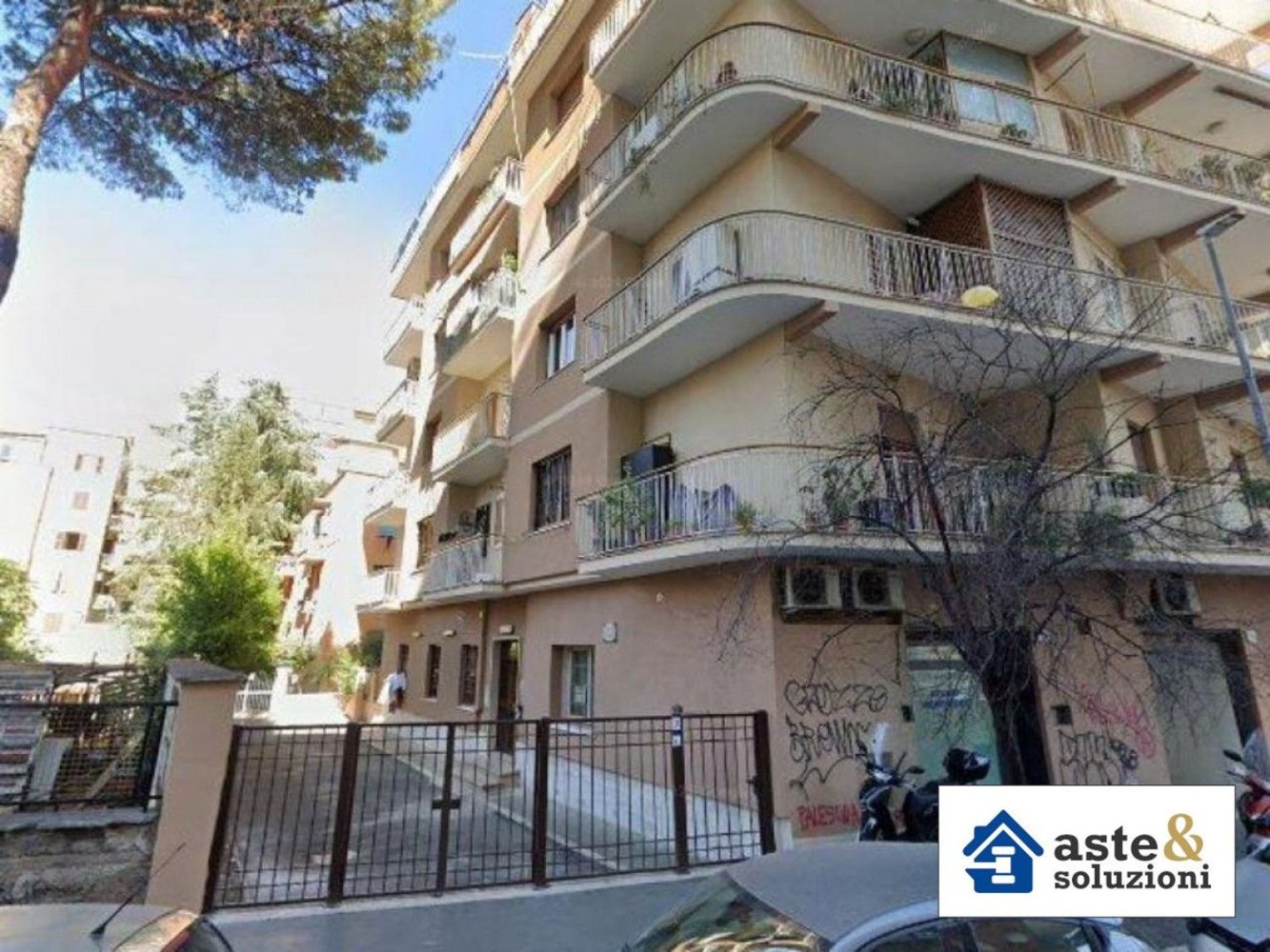 4 bedrooms Apartment in Rome, Italy No. 376844