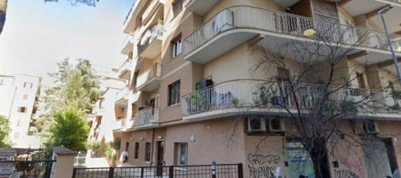 4 bedrooms Apartment in Rome, Italy No. 376844 2