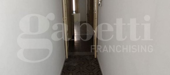 3 bedrooms Apartment in Taranto, Italy No. 293934 5