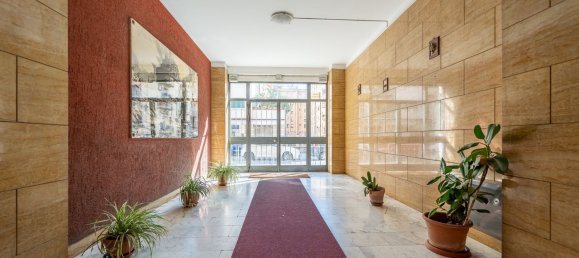 3 rooms Apartment in Rome, Italy No. 280445 2