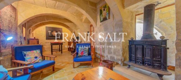4 bedrooms Farm in Gharb, Malta No. 827 10