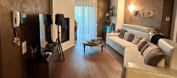 Квартира с 4 комнатами в Курно, Италия № 186126 3