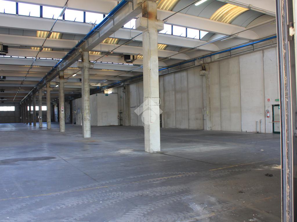 5763m² Warehouse in Luzzara, Italy No. 60478