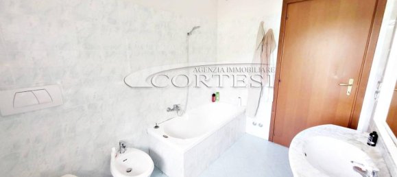 3-salle Appartement à Perugia, Italy No. 26144 12