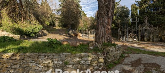 900m² Commercial property in Lucca, Italy No. 68456 31