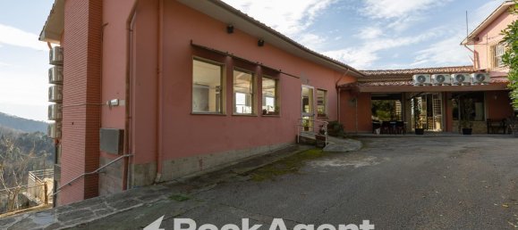 900m² Commercial property in Lucca, Italy No. 68456 8