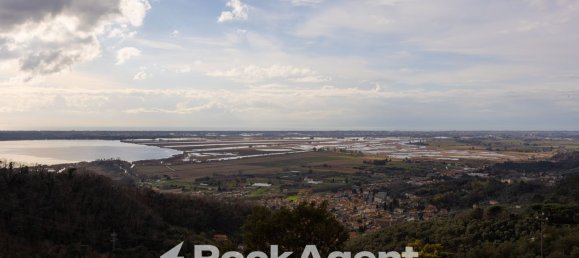 900m² Commercial property in Lucca, Italy No. 68456 4