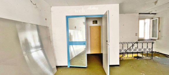 2 rooms Commercial property in Signa, Italy No. 89524 4