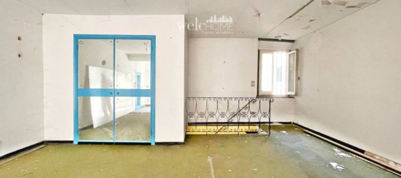 2 rooms Commercial property in Signa, Italy No. 89524 2