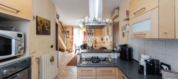 3-salle Appartement à Como, Italy No. 9117 21