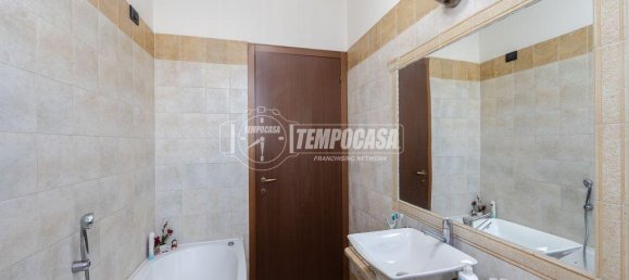 3-salle Appartement à Como, Italy No. 9117 19