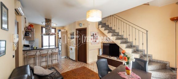 3-salle Appartement à Como, Italy No. 9117 10